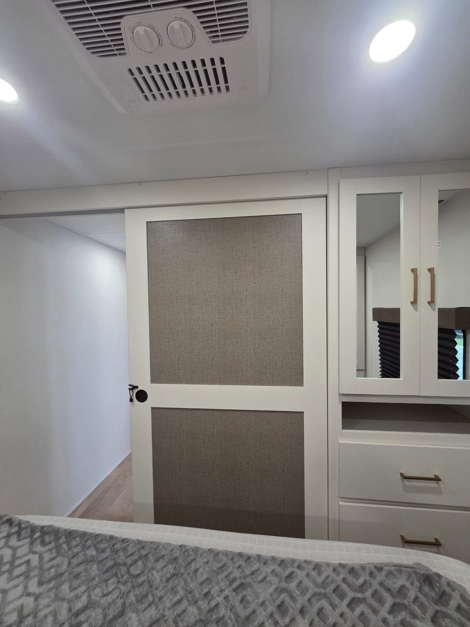 2026 Grand Design 2026 Grand Design Transcend - thumbnail 25