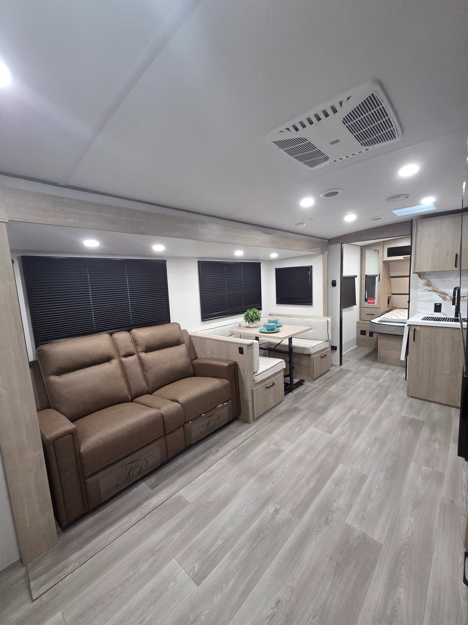 2026 Grand Design 2026 Grand Design Imagine - thumbnail 6