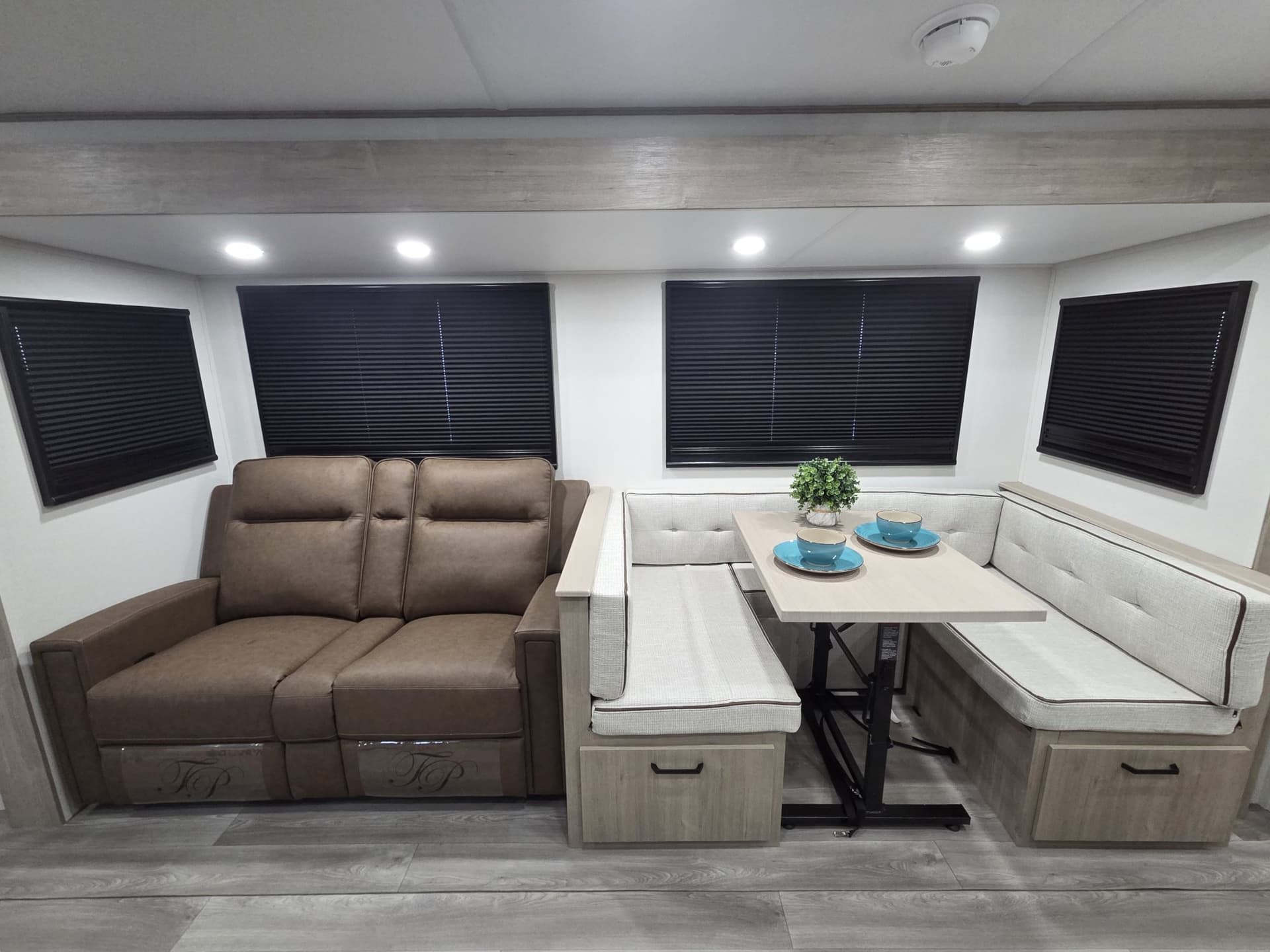 2026 Grand Design 2026 Grand Design Imagine - thumbnail 7