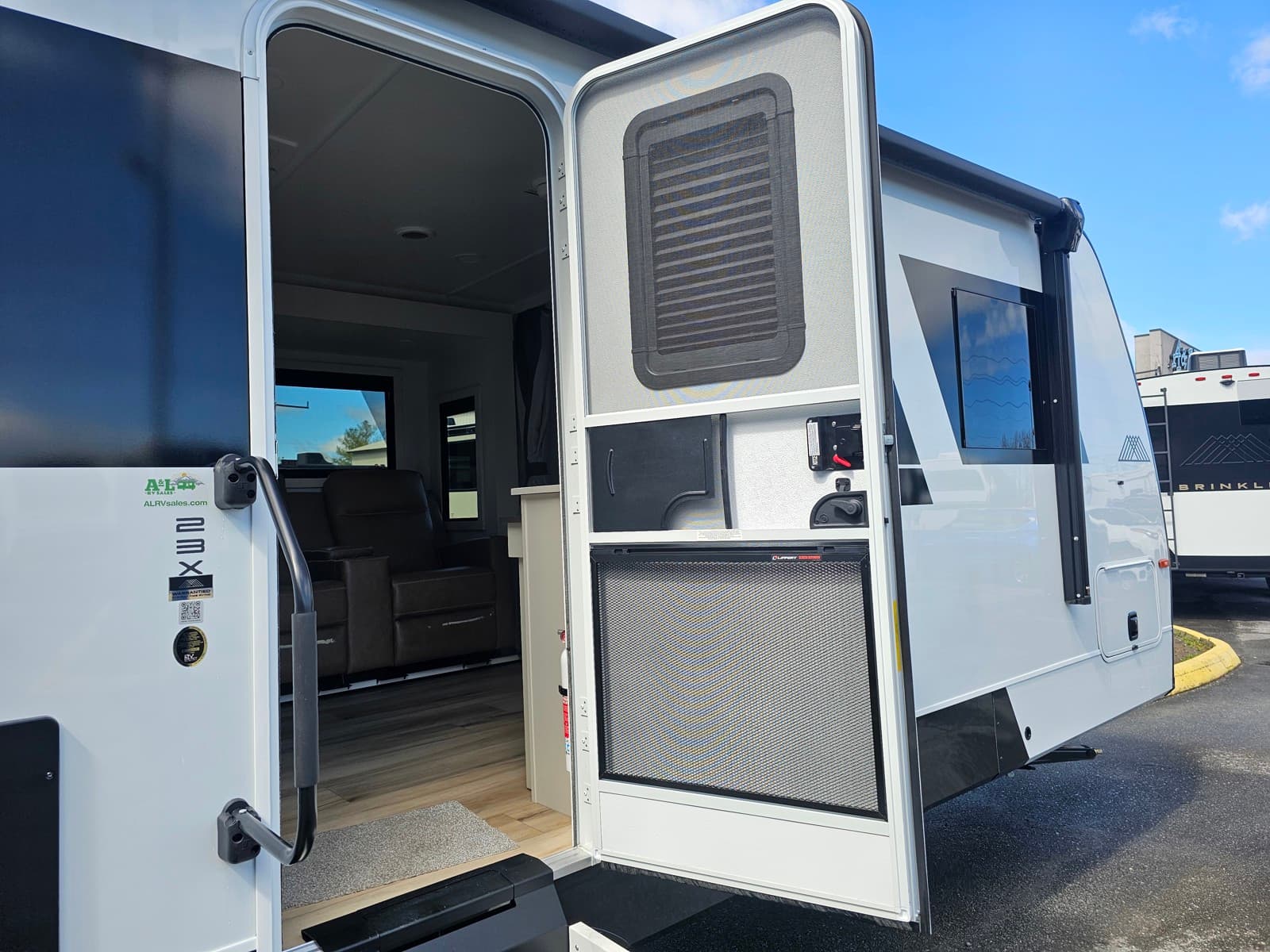 2026 Brinkley RV 2026 Brinkley RV Model IX - thumbnail 11