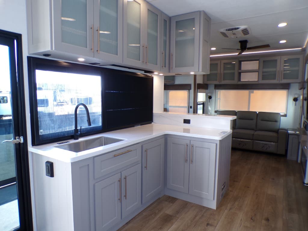 2026 Alliance RV 2026 Alliance RV Paradigm - thumbnail 36