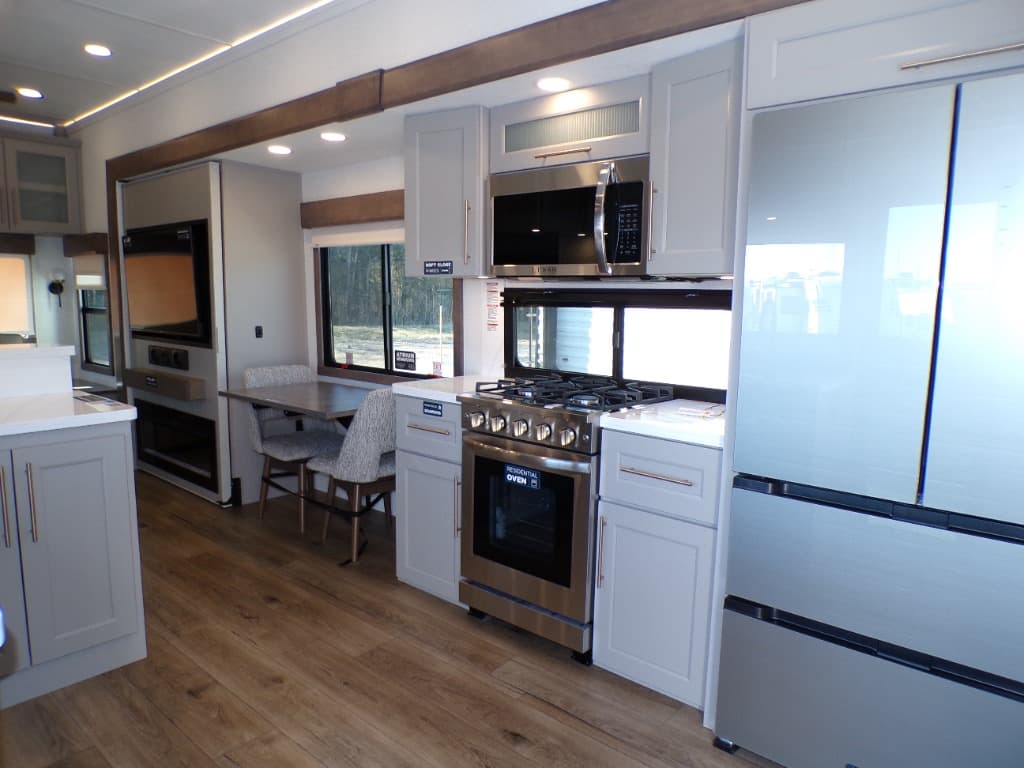 2026 Alliance RV 2026 Alliance RV Paradigm - thumbnail 37