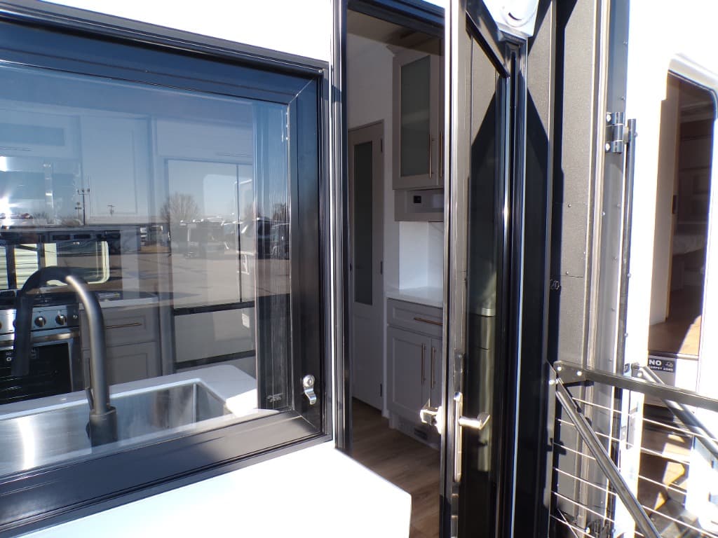 2026 Alliance RV 2026 Alliance RV Paradigm - thumbnail 70