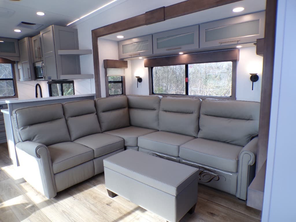 2026 Alliance RV 2026 Alliance RV Paradigm - thumbnail 18