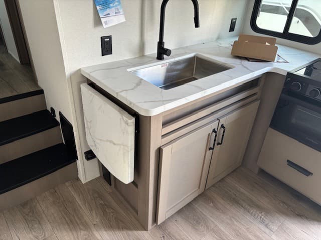 2026 Grand Design 2026 Grand Design Reflection 100 Series - thumbnail 11