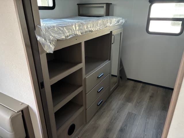 2026 Grand Design 2026 Grand Design Reflection 100 Series - thumbnail 18