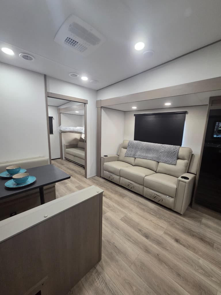 2026 Grand Design 2026 Grand Design Reflection 100 Series - thumbnail 5