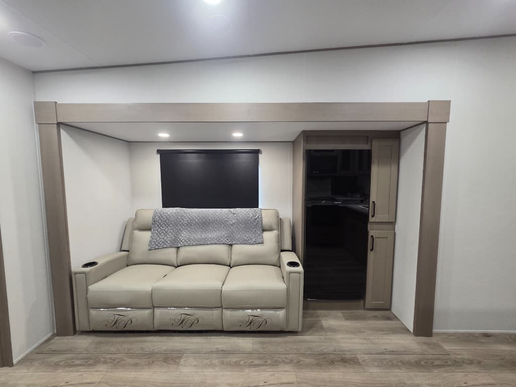 2026 Grand Design 2026 Grand Design Reflection 100 Series - thumbnail 6