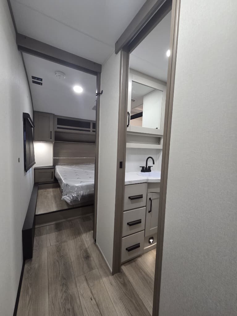 2026 Grand Design 2026 Grand Design Reflection 100 Series - thumbnail 16