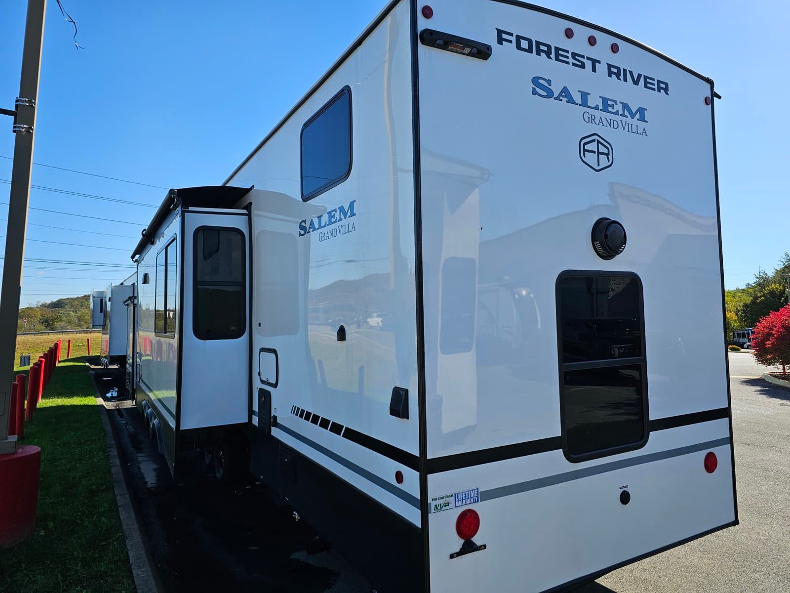 2025 Forest River 2025 Forest River Salem Grand Villa Destination Trailer - thumbnail 3