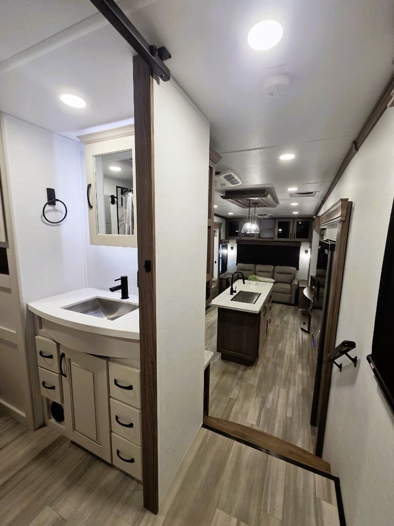 2024 Alliance RV 2024 Alliance RV Paradigm - thumbnail 16