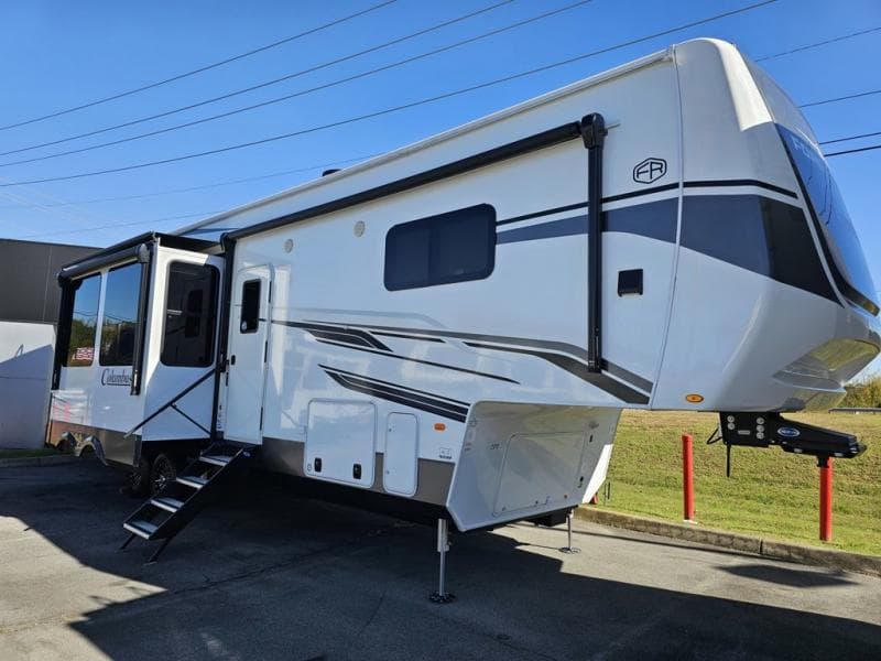 2025 Palomino Columbus 376DS