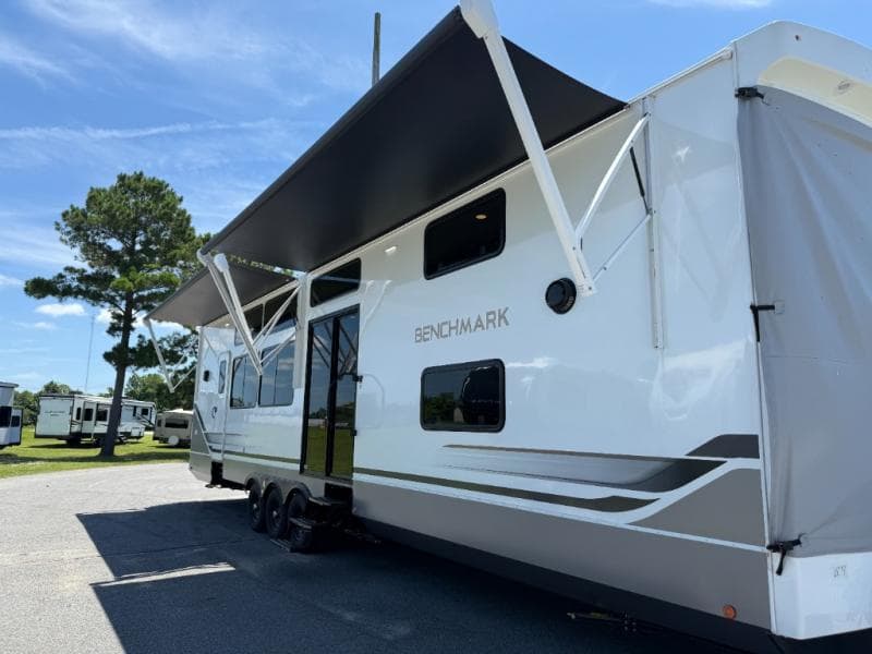 2026 Alliance RV Benchmark 44LFT